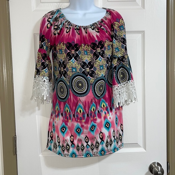 Women’s half sleeve lace tunic in bright and cheerful colors - Picture 1 of 7